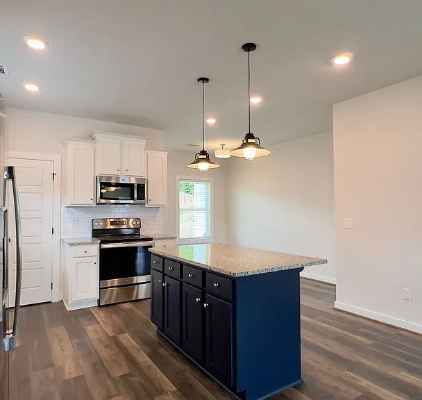 416 Jack Hampton Dr — Photo 2