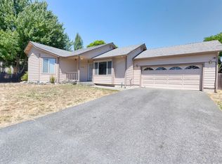 1238 SW Harbeck Rd, Grants Pass, OR 97527