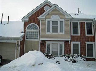 1801 Fox Run Dr #16-4, Elk Grove Village, IL 60007