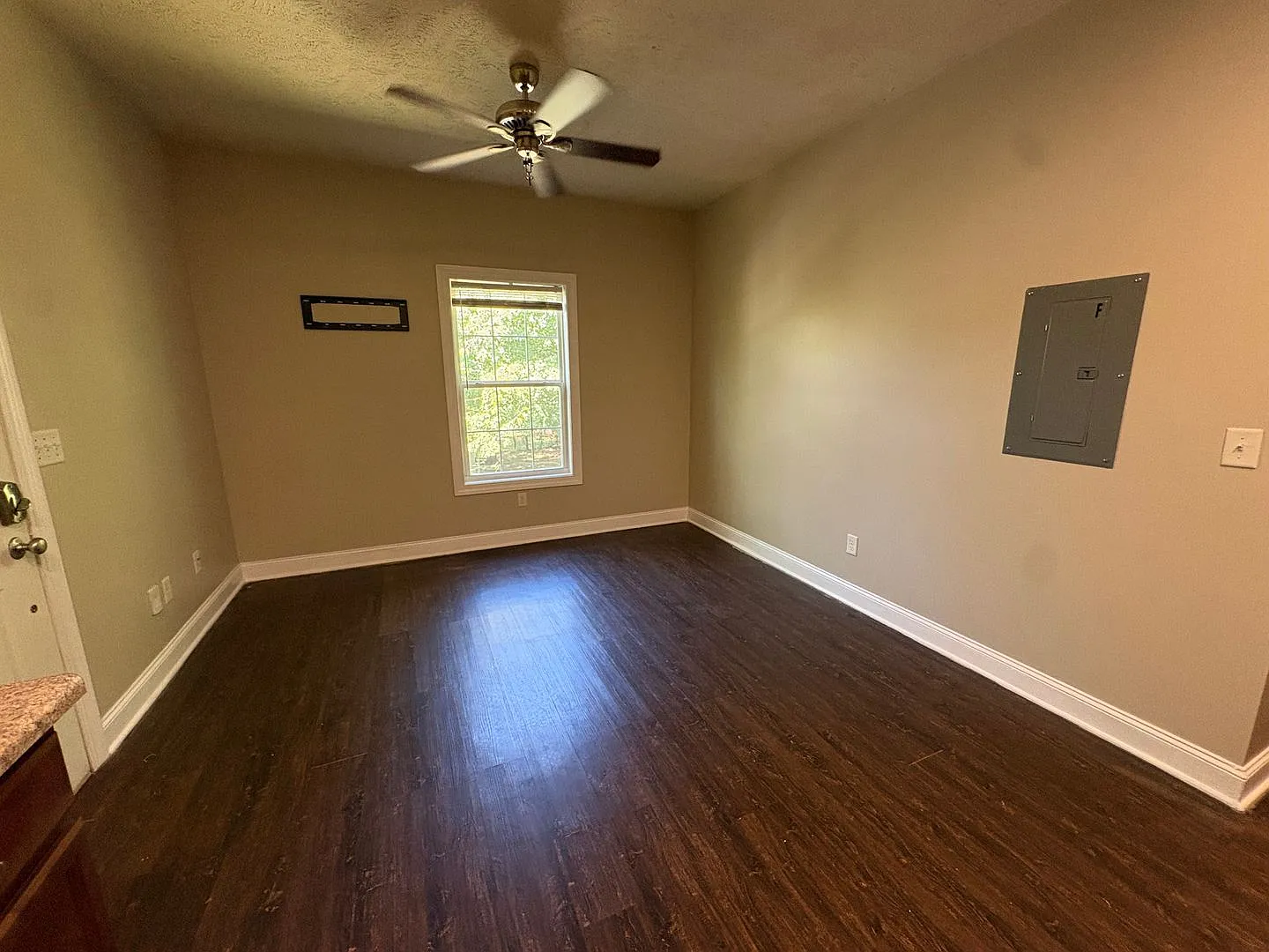 526 Dennis Way — Photo 3