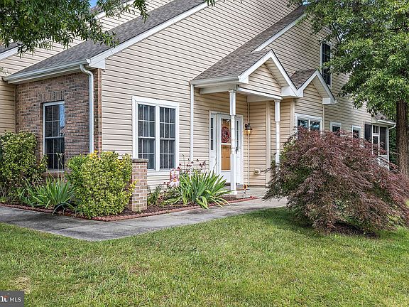 2nd image of 235 Gladstone Way