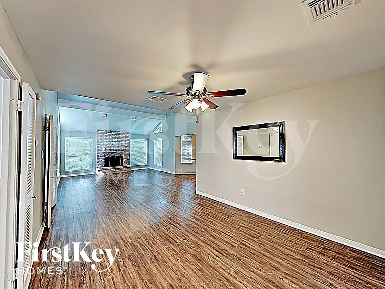 7451 Tunbury Ln — Photo 5