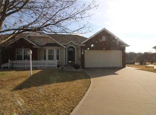 2801 Eastbrook Ct, Saint Joseph, MO 64506