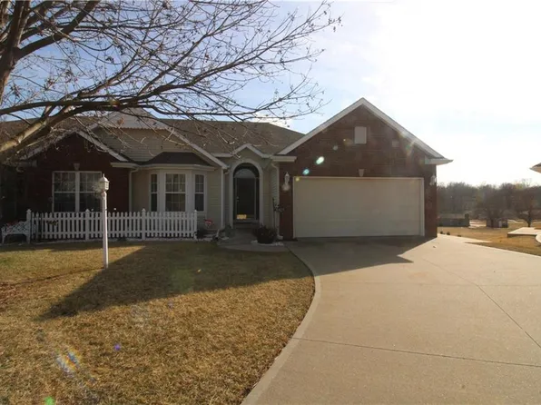 2801 Eastbrook Ct, Saint Joseph, MO 64506