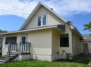 103 Maple St, Three Oaks, MI 49128