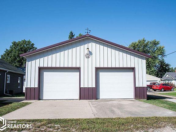 5th image of 323 E Manning Ave