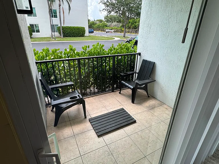 201 Villa Cir #201 — Photo 16
