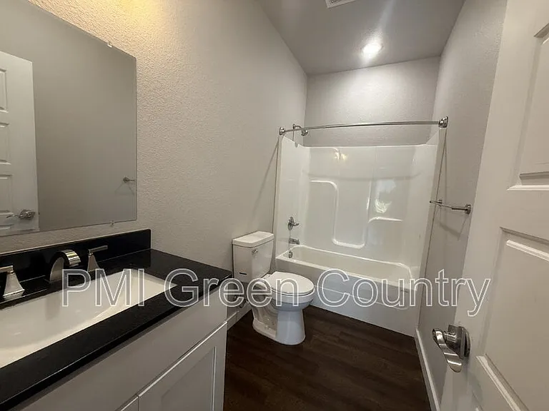 13527 S Mingo Rd #4 — Photo 8