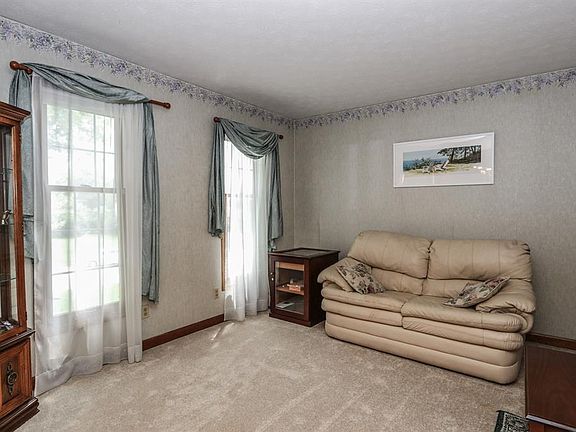 3rd image of 40 Sycamore Creek Dr