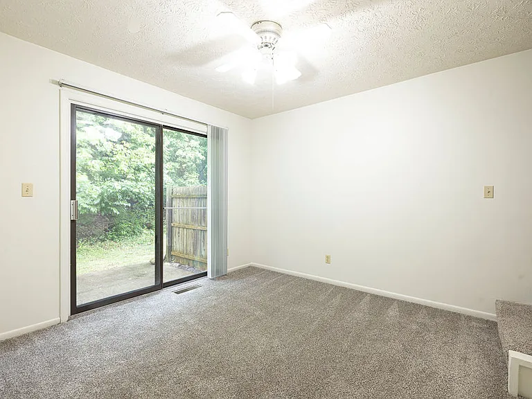 Woodside Terrace Apartments — Photo 32