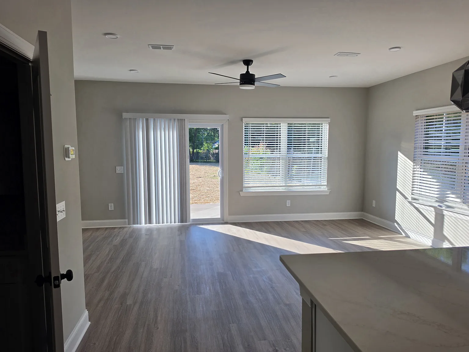 3 bed, 2.5 bath, 1549 sqft, $1,995 — Photo 4