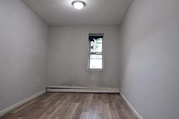 Rented by Safdie Realty Group | media 9