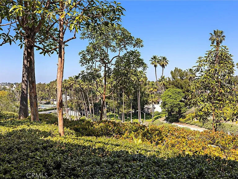 140 Villa Point Dr — Photo 30