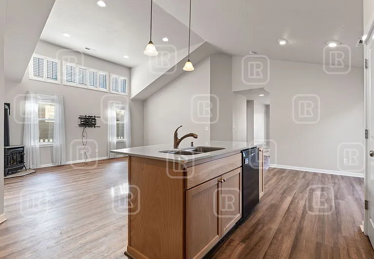 2211 N Oakland Ln — Photo 5