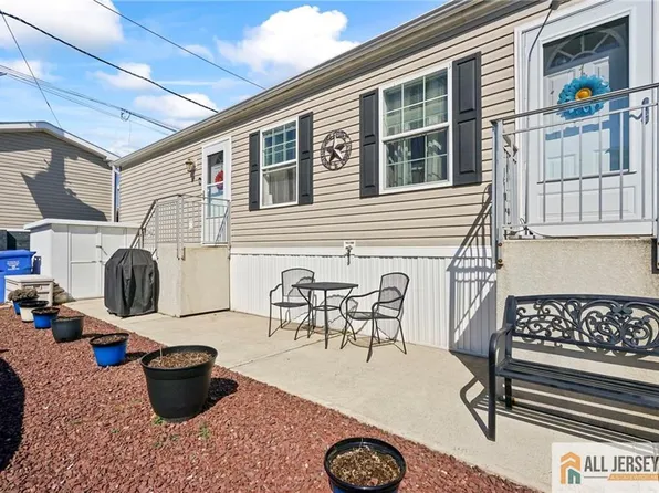 2 Jessie Ln, Avenel, NJ 07001