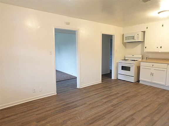5th image of 8022 Woodlyn Rd