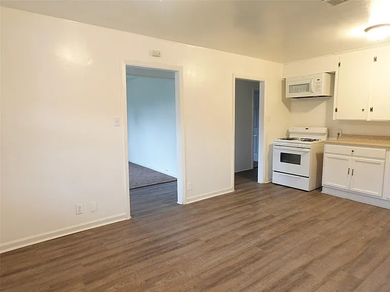 8022 Woodlyn Rd — Photo 5
