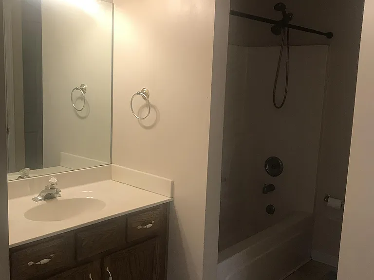 125 Ashberry Dr #C — Photo 2
