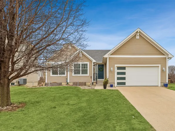 1511 Nine Iron Dr, West Des Moines, IA 50266