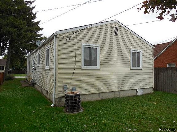 2nd image of 2085 College Ave