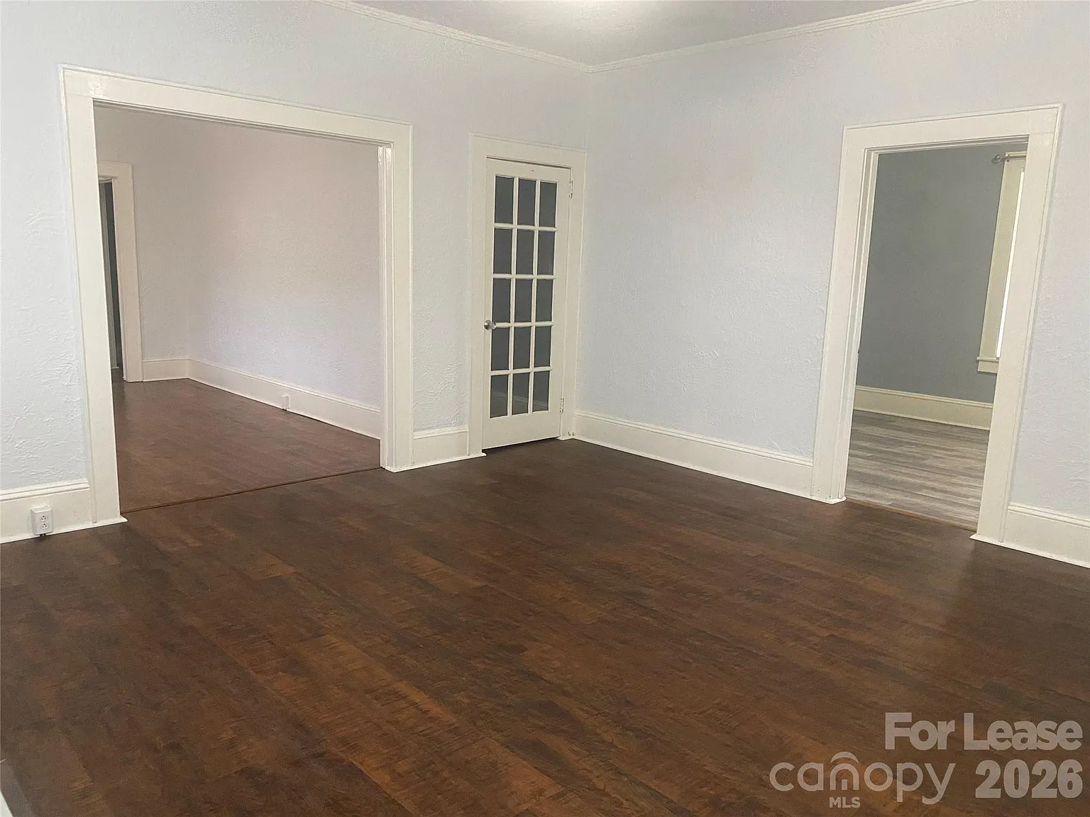 3 bed, 2.0 bath, 1932 sqft, $2,300 — Photo 3