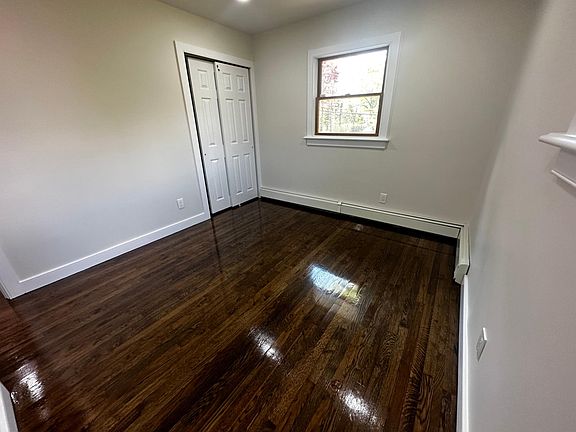 4th image of 11 Winston Dr