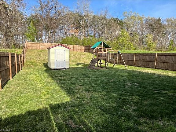3rd image of 1122 Waterlyn Dr