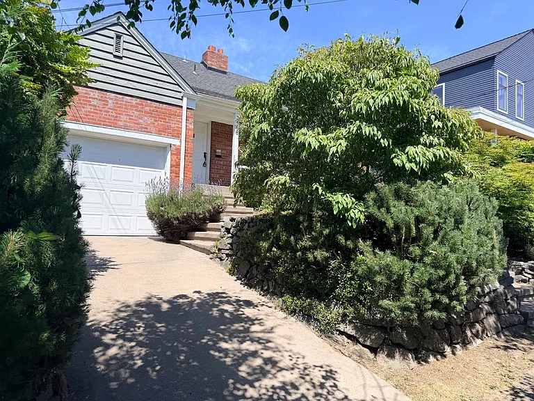 4308 NE 56th St — Photo 3