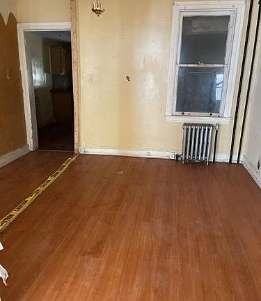 5th image of 733 Mulberry St