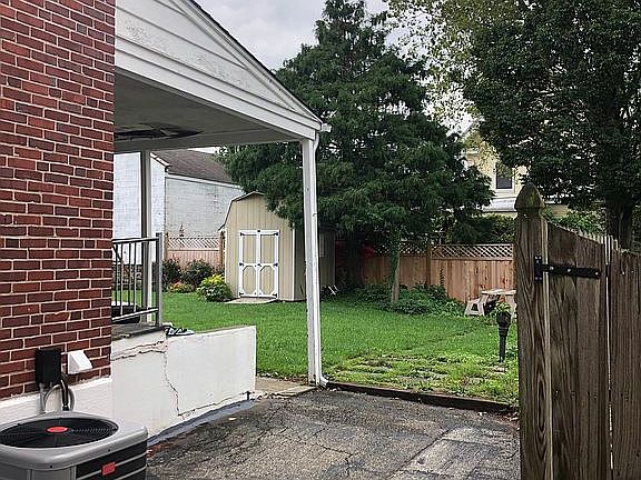 Backyard (fence back/side)