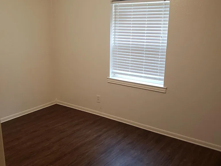 145 Tulip Dr — Photo 12
