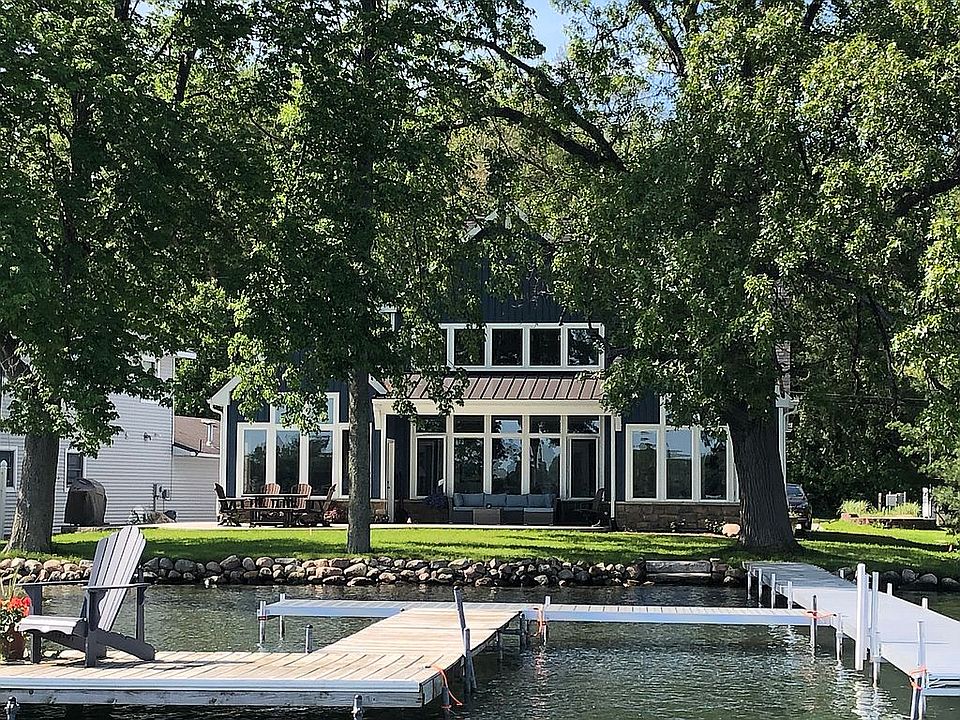 2nd image of 10041 Woodlawn Dr