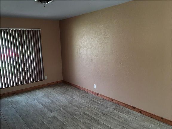 5th image of 442 Haroldson Dr