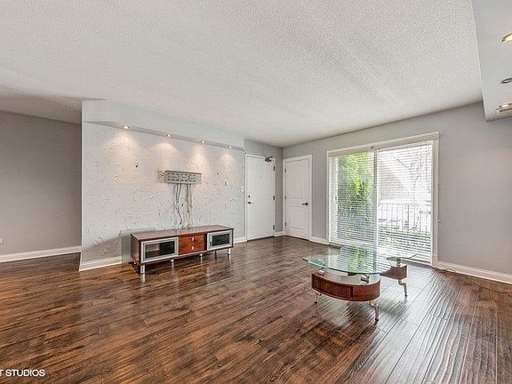 2nd image of 5511 Chateau Dr #1