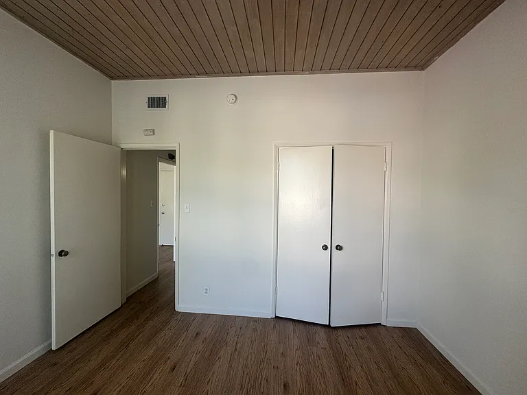 450 Midvale Ave — Photo 12