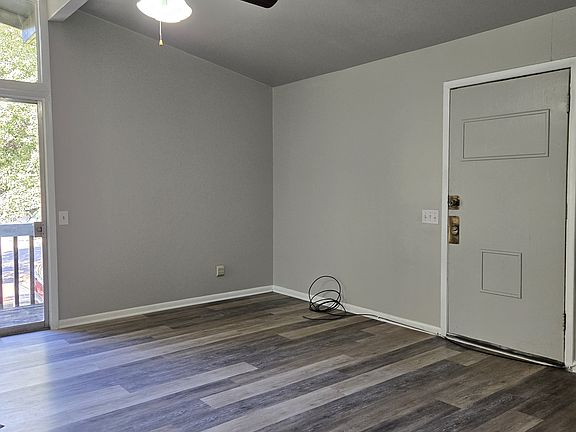 3rd image of 2505 Manor Cir #C23