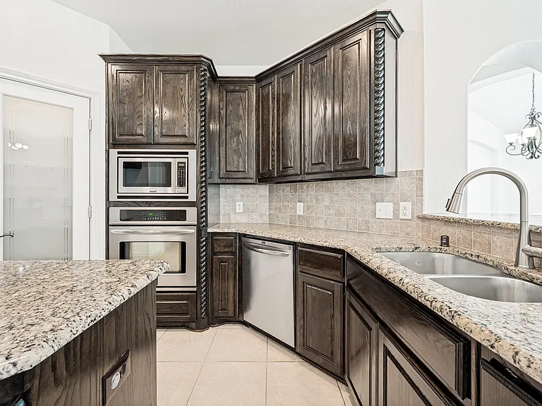 13075 Janet Dr — Photo 13