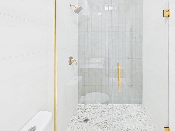 4th image of 2236 W Cermak Rd #2F
