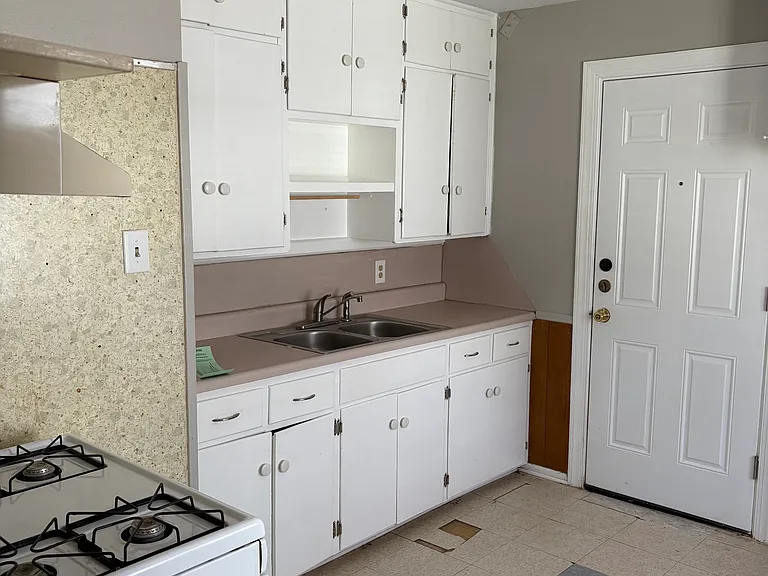 3312 Buchanan St — Photo 1