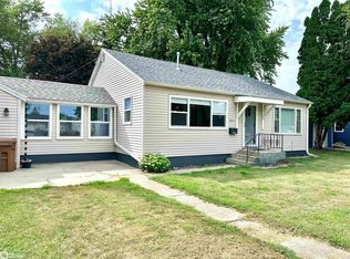 1517 Summer St, Grinnell, IA 50112