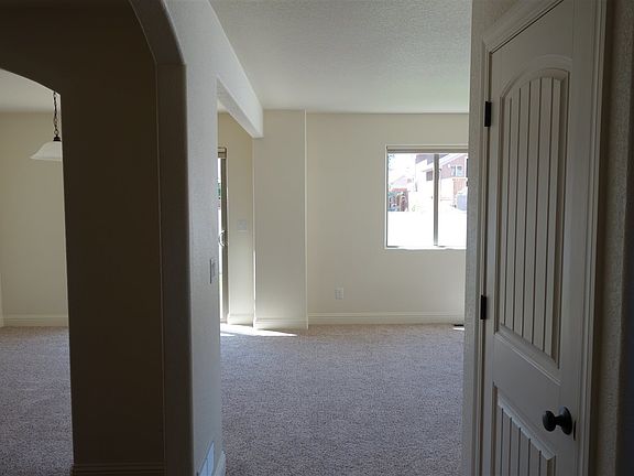 3rd image of 4126 Moraine St