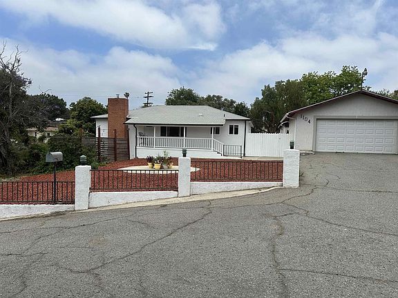 2nd image of 1104 Oak Dr