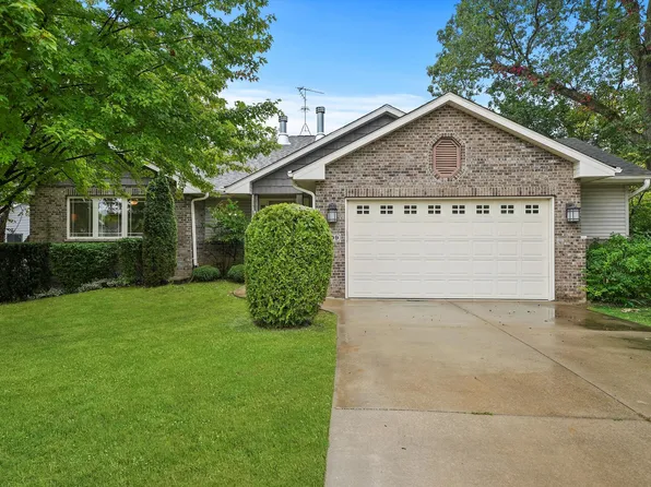 209 New Forest Rd SW, Poplar Grove, IL 61065