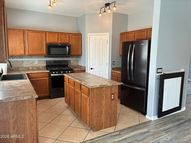 9226 N 182nd Dr — Photo 14