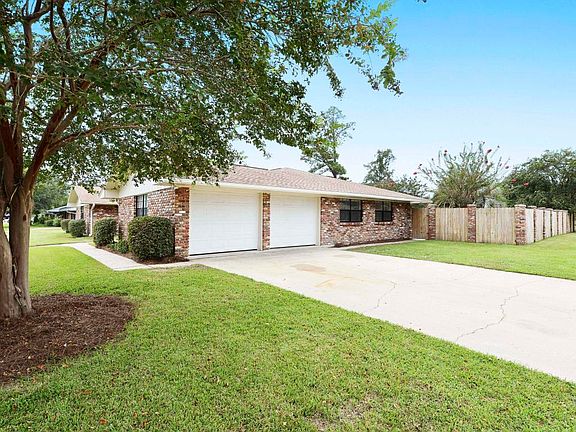 2nd image of 1 Briarwood Cir