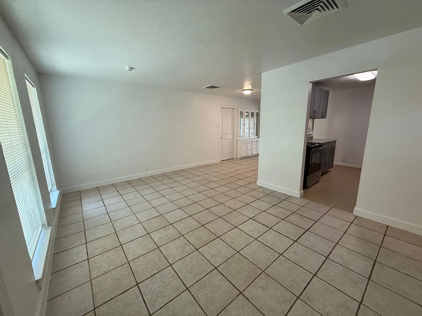Updated 3-Bedroom Home with No Carpet & Modern Finishes — Photo 4