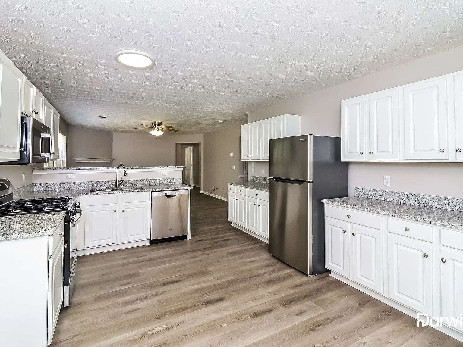 4 bed, 3.0 bath, 2453 sqft, $2,215 — Photo 3