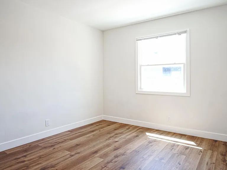 4525 W Broadway — Photo 18