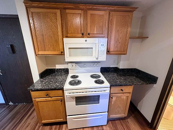 3rd image of 1503 8th St SE APT 104