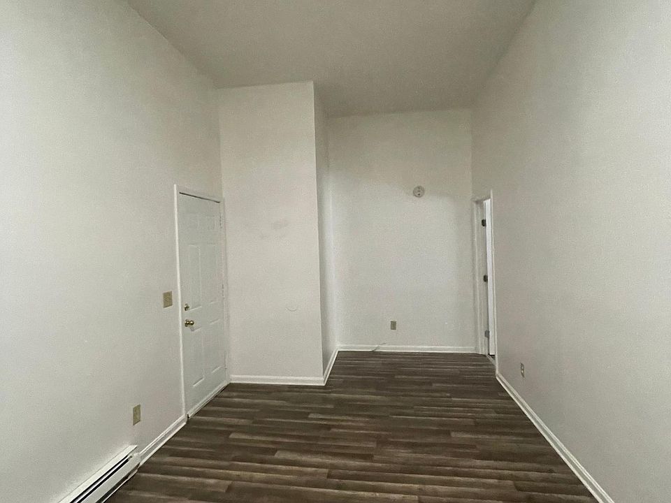 2nd image of 609 Pennsylvania St #9